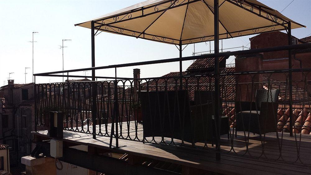 Palazzo Guardi Hotel Venice Exterior photo