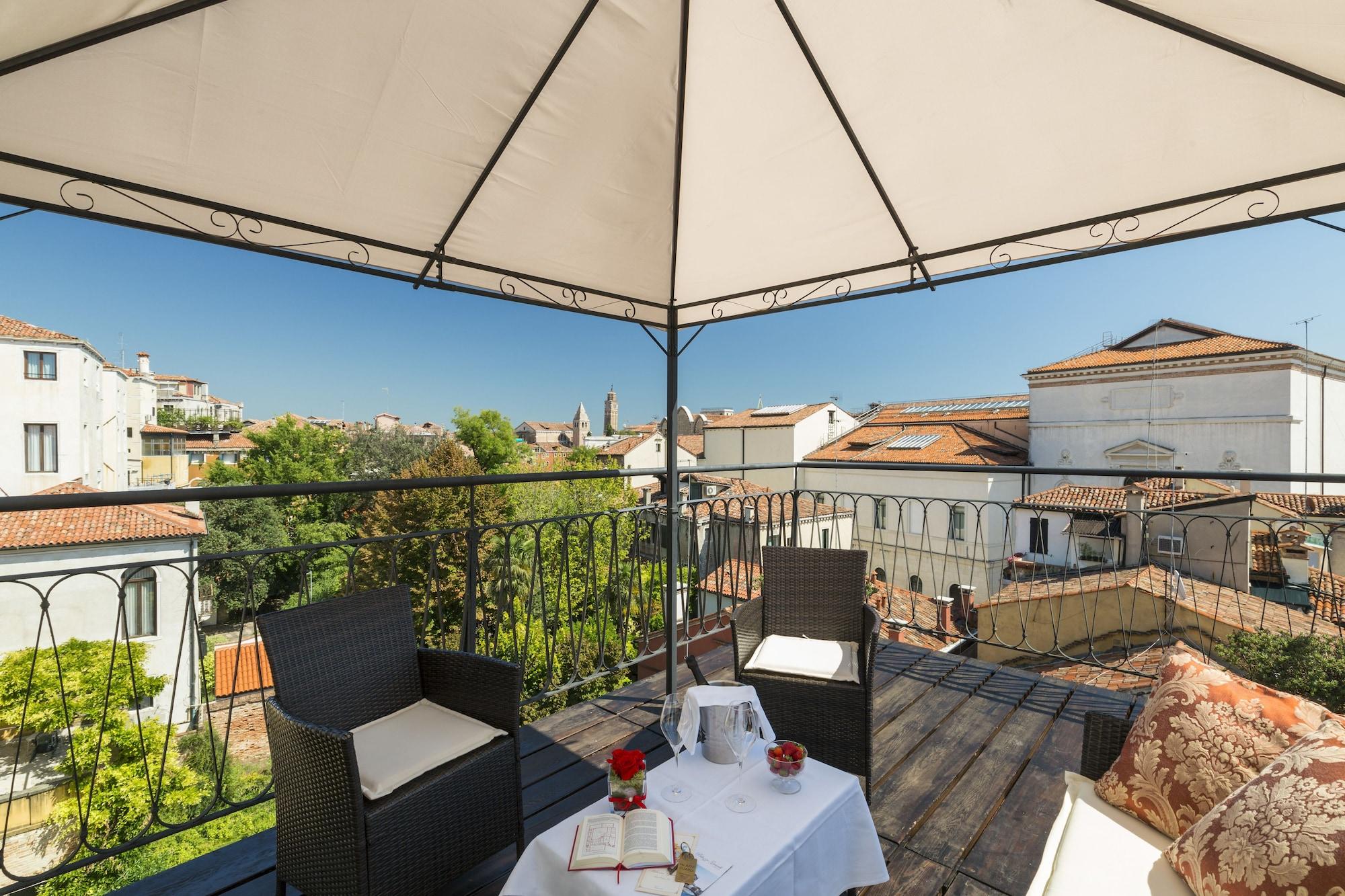 Palazzo Guardi Hotel Venice Exterior photo