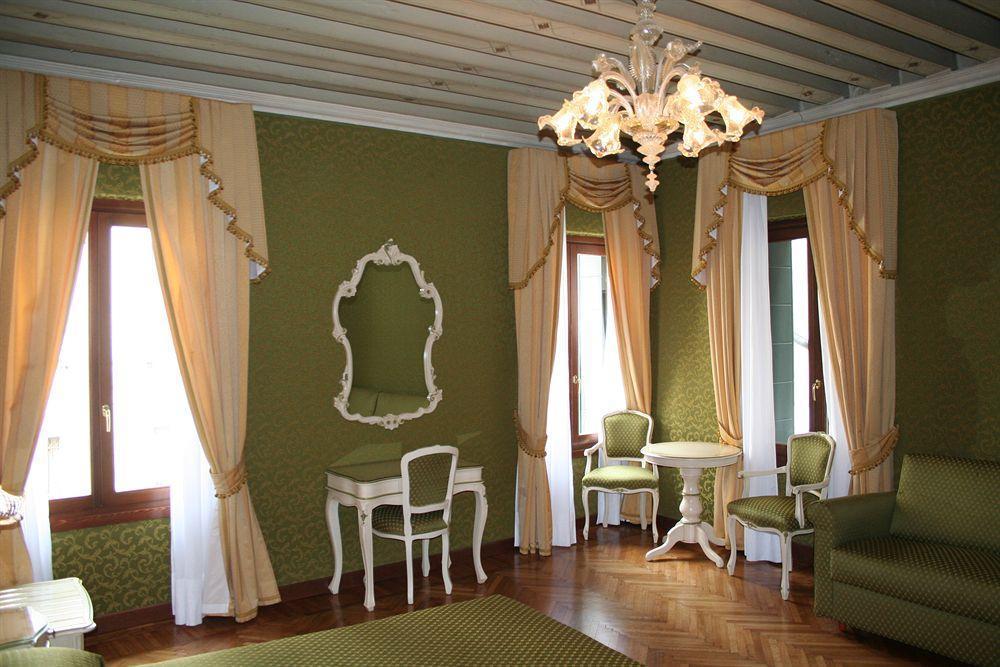 Palazzo Guardi Hotel Venice Exterior photo
