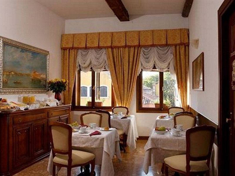 Palazzo Guardi Hotel Venice Exterior photo
